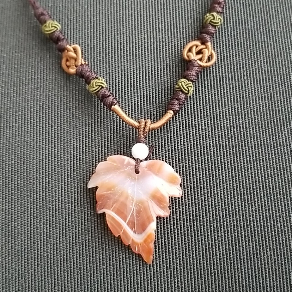 🔥3/$15 Brown jade leaf necklace